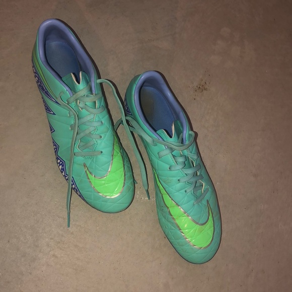 Nike Soccer Cleats - Picture 2 of 3